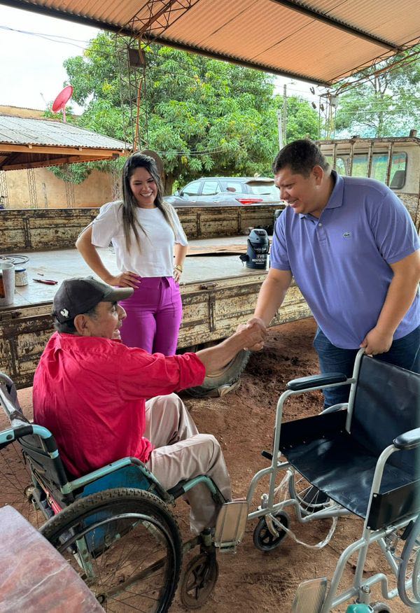 Sin programa de gobierno para ejecutar "Juancho Acosta" sigue con su asistencialismo