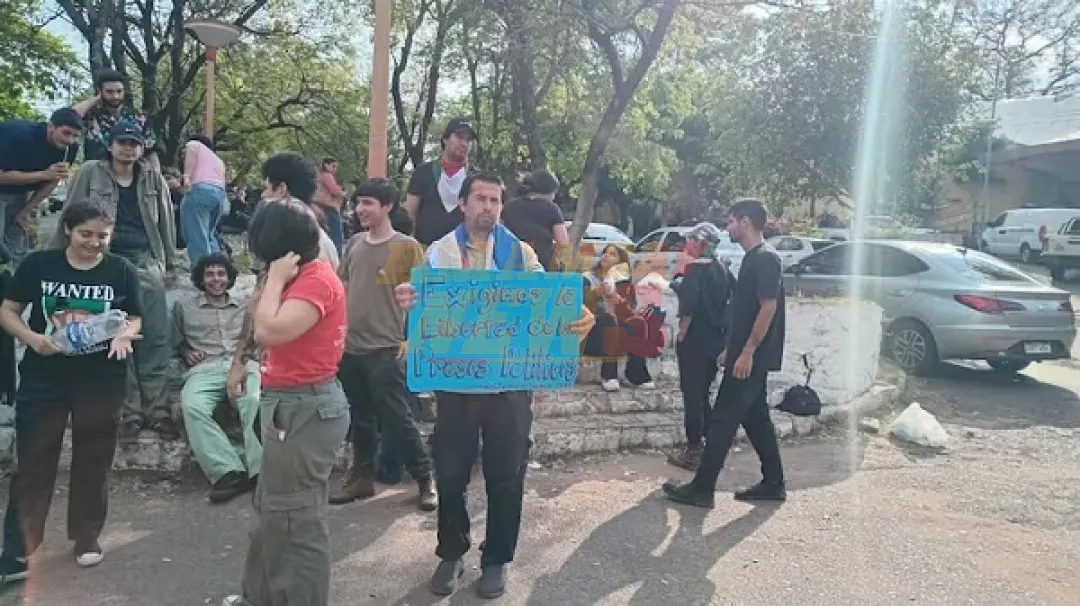 Jóvenes en vigilia exigen liberación de 31 detenidos