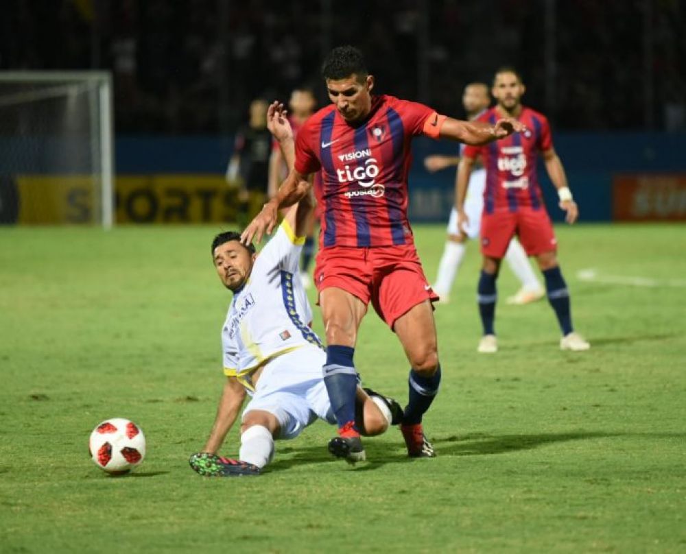 Marcos Cáceres renueva contrato con Cerro