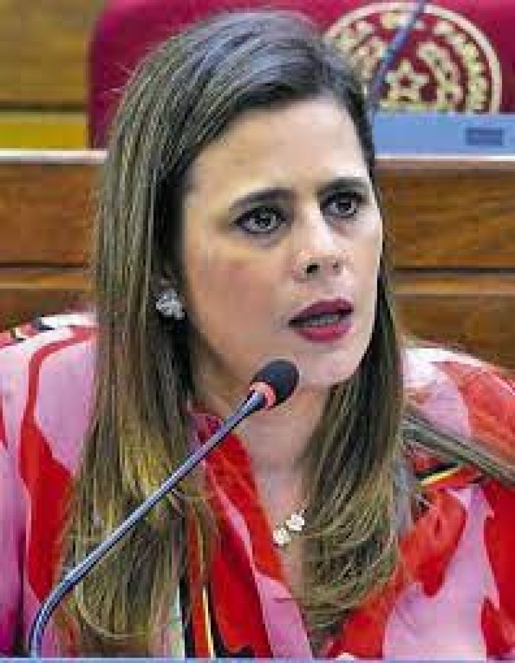 Diputada presentará pedido de interpelación al ministro de Salud por tema vacunas