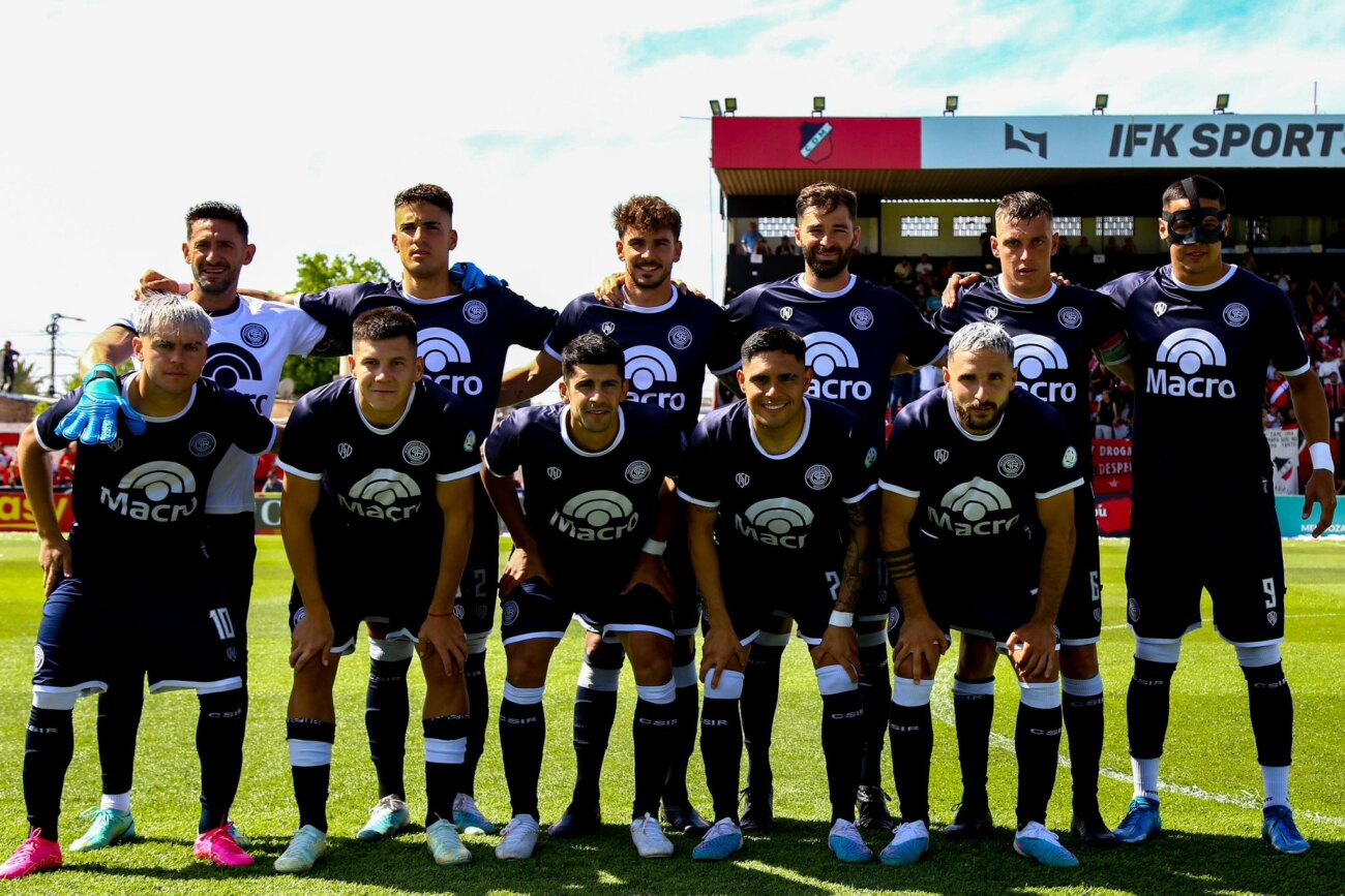 Independiente Rivadavia de Arce y Valdez jugará la final por el ascenso