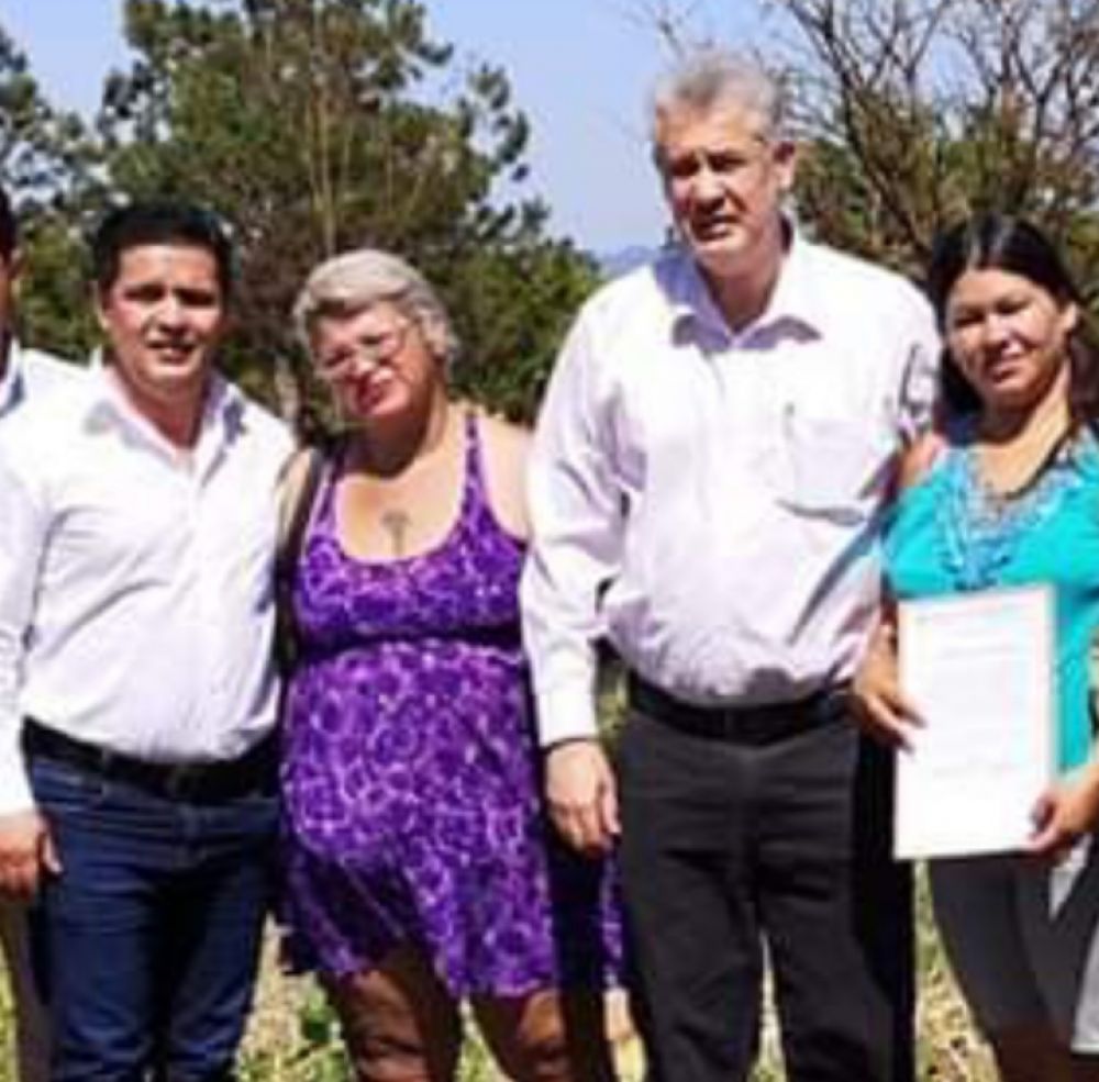 José Carlos Acevedo y Ever Salinas entregaron inmueble municipal a Comité de Costureras