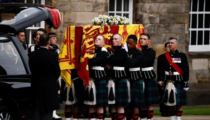 Los restos mortales de la reina Isabel II reposarán en el Palacio de Holyroodhouse hasta el lunes