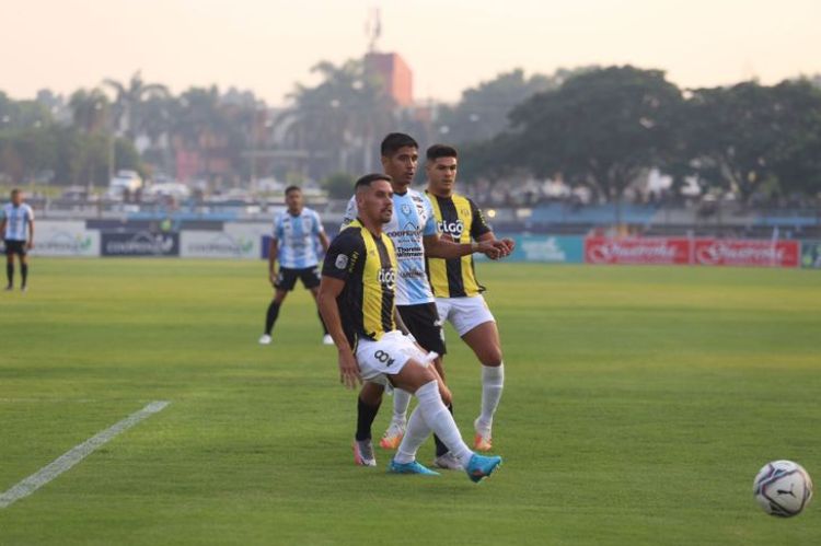 Guaireña y Guaraní no pasan del empate en Villarrica