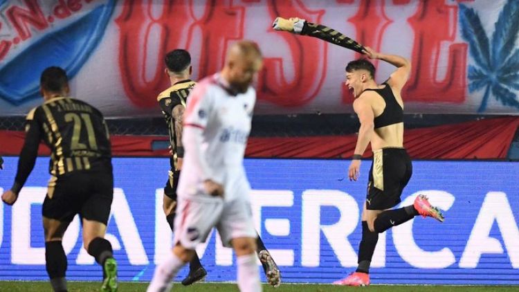 Peñarol domina y se lleva la victoria en el Clásico uruguayo