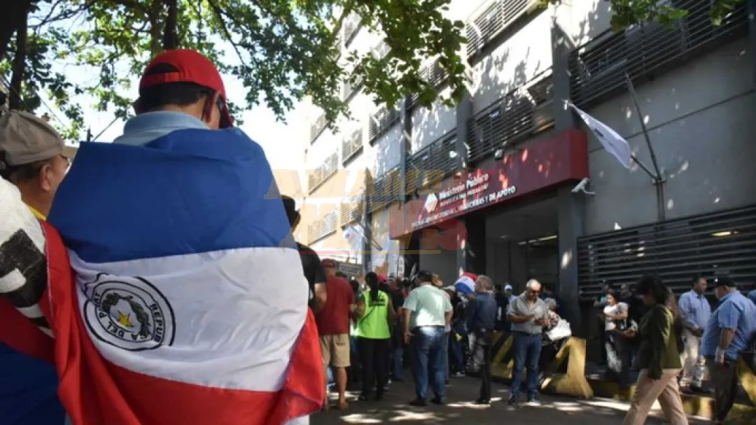 Jubilados y asegurados del IPS reclaman a Fiscalía el “blindaje” al ex titular Vicente Bataglia