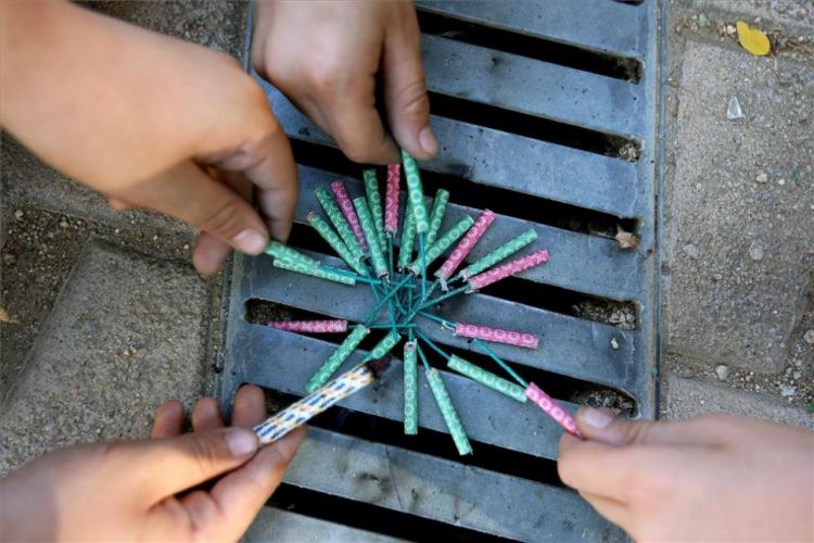 Tres menores y un adulto sufrieron lesiones por manipular petardos