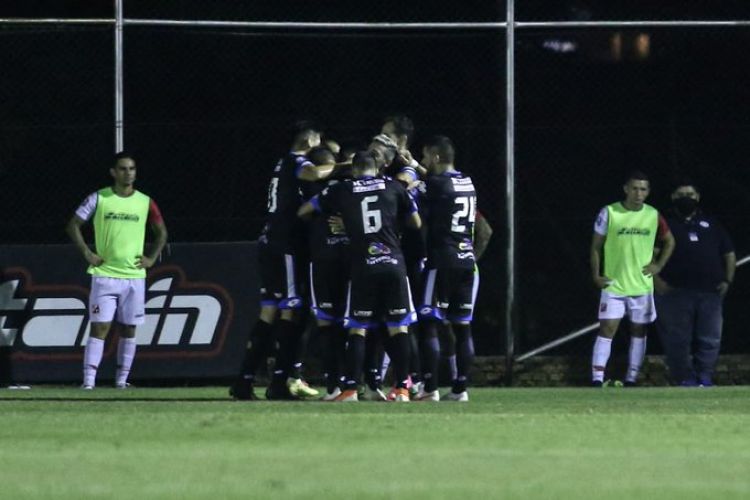 12 de Octubre fue una ráfaga y superó a River Plate en duelo clave