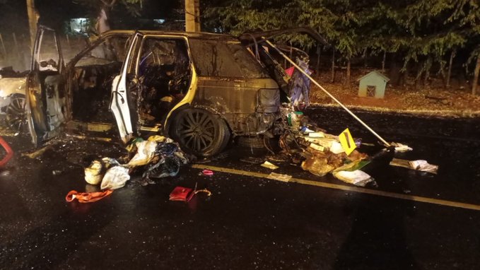 Camioneta ardió en llamas sobre Acceso Sur