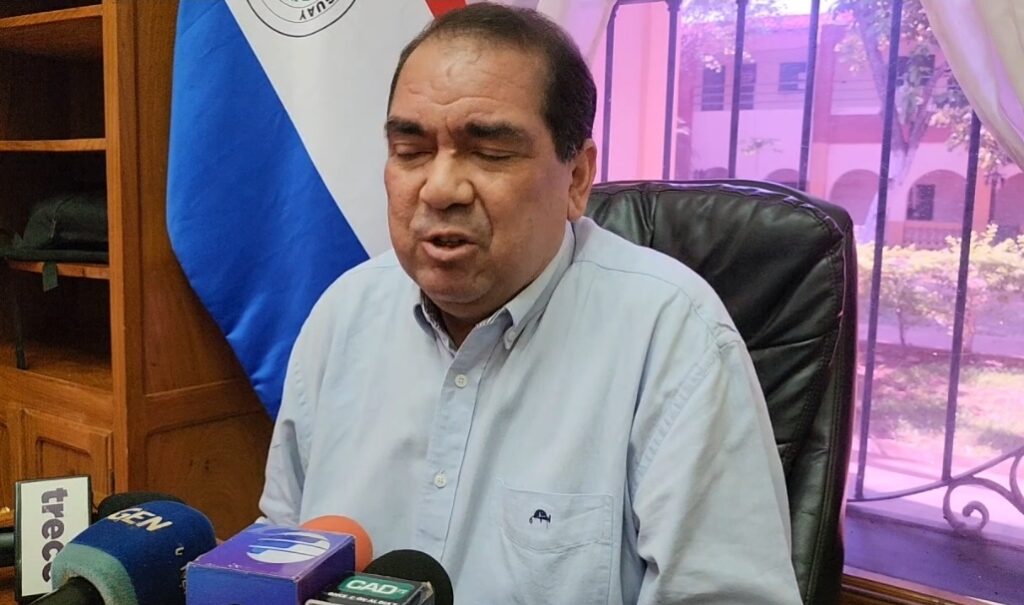 Gobernador de Concepción justifica votos y desafía a Nakayama para elecciones partidarias