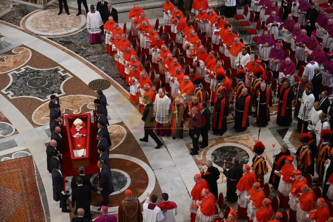 Féretro del Papa Francisco ya está en la basílica de San Pedro para el último adiós