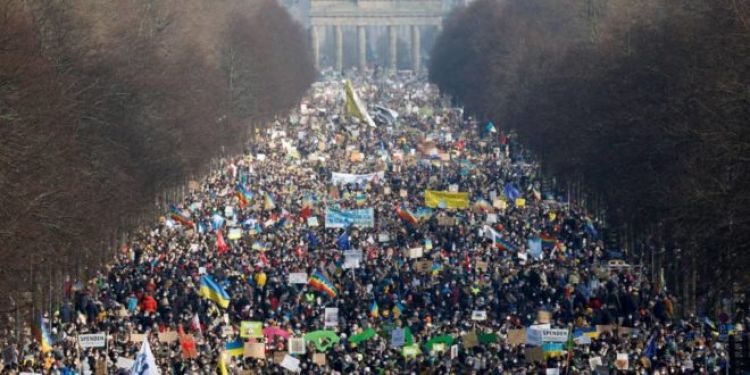 Solidaridad con Ucrania: Al menos 100.000 personas se manifestaron en Berlín