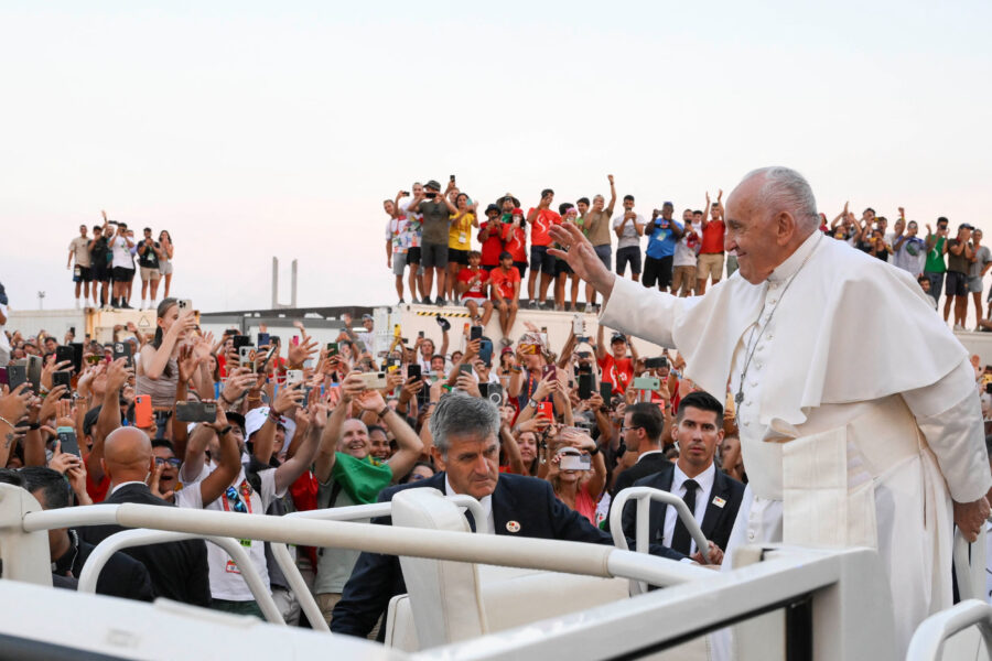 Francisco insta a jóvenes a cambiar el mundo en JMJ Portugal