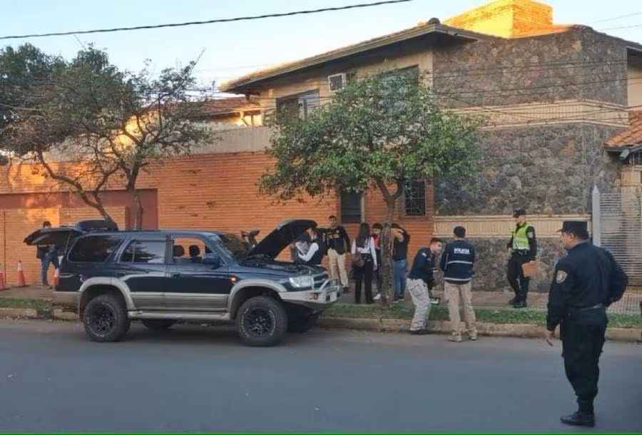 Asistente fiscal extorsionó a los 3 policías que extorsionaron a chofer de Bolt, acusan
