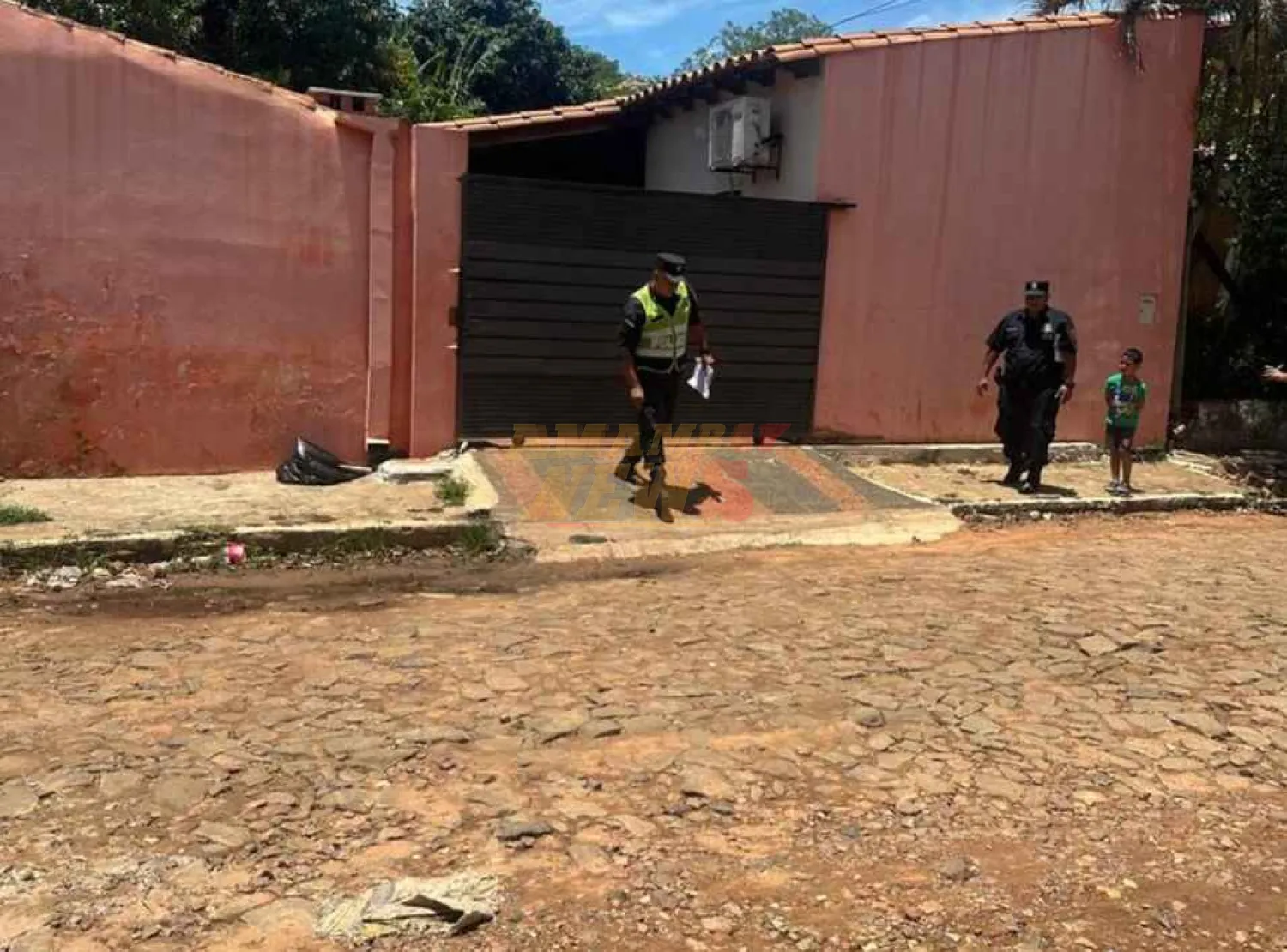 Atentan con bomba casera contra vivienda de candidato cartista de Luque