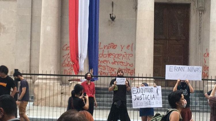 Repudian vandalismo y exigen identificar a uniformados responsables de no impedir los hechos