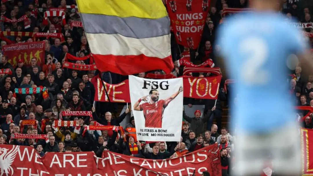 Detienen a nueve personas por cánticos ofensivos en el Liverpool-Manchester City