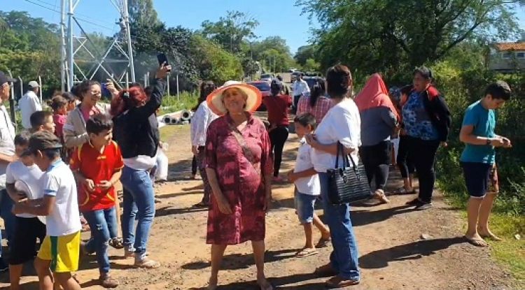 Vecinos se manifiestan contra antena telefónica en Loreto