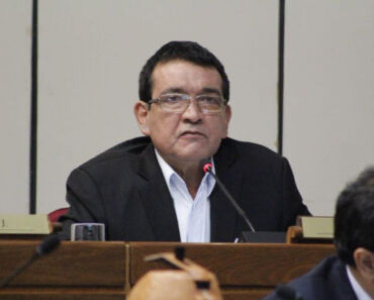Salud Pública no ejecuta fondos, pero faltan medicamentos para Terapia, según senador