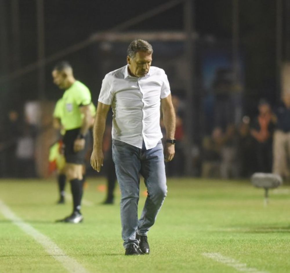 Miguel ngel Russo dej la banca de Cerro Porteo