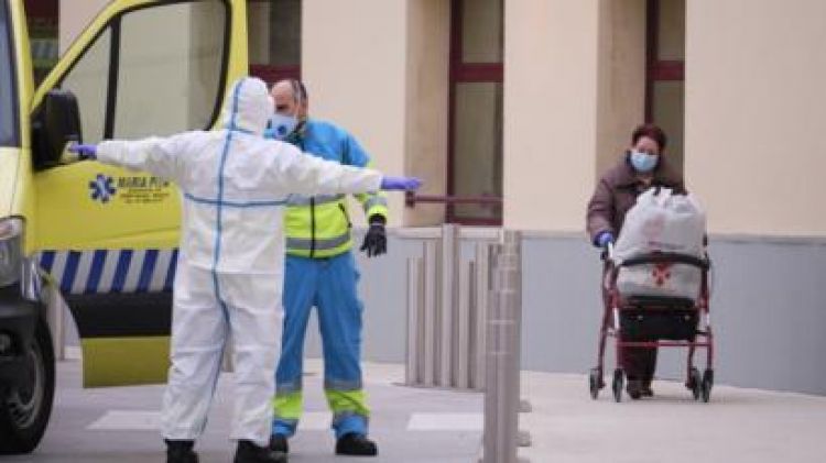 Mujer de 101 años recibe el alta tras superar al coronavirus en España