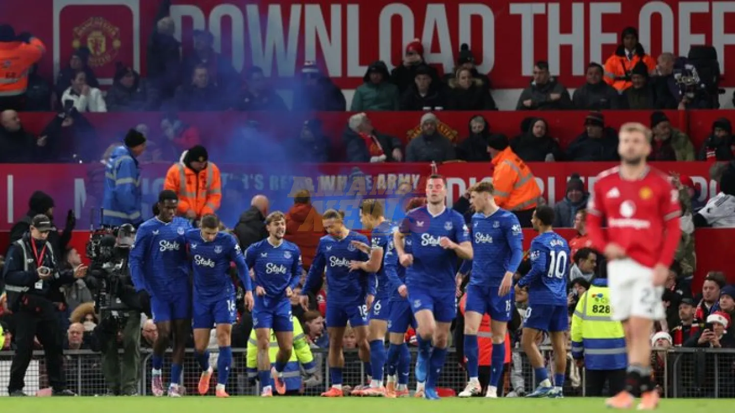 Un heroico Everton frena la racha del United