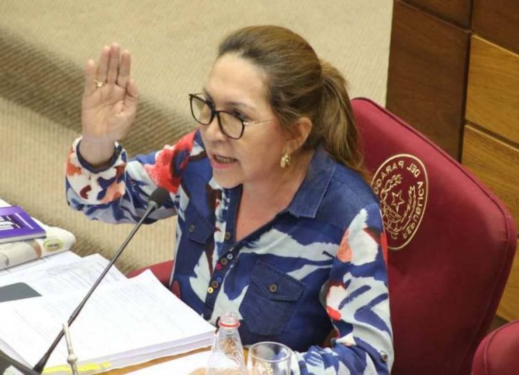 "Nuestra bancada est con Blas Llano", afirma la senadora Zulma Gmez