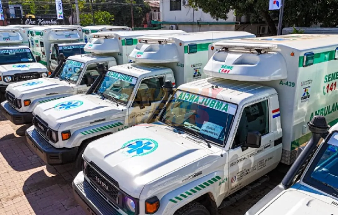 Gobierno entrega 67 ambulancias y supera 500 operativas