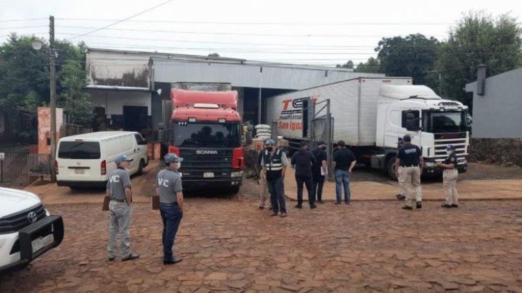 Allanan transportadora de Encarnación en busca de productos de contrabando