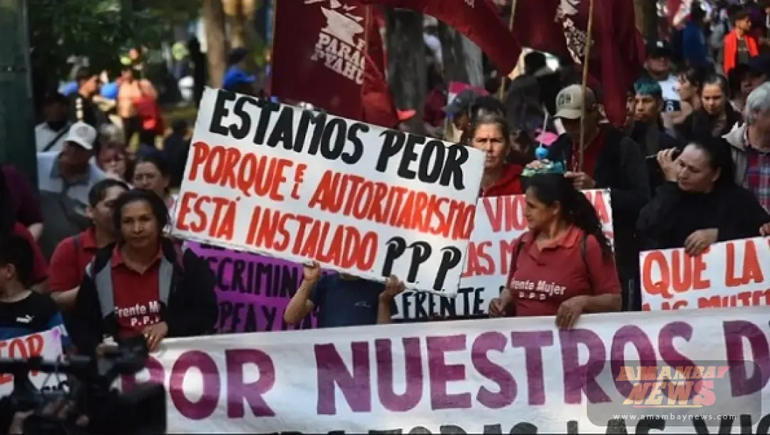 Protesta masiva marca primer año de gobierno de Santiago Peña