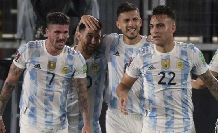 Argentina doblega a Uruguay y Messi llega a 80 goles con la Albiceleste