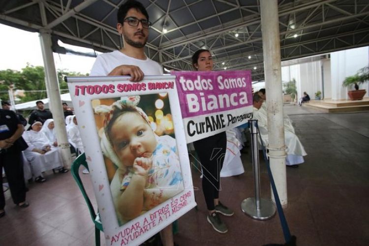 Padres de Bianca dicen que Ministerio de Salud quiere dejar morir a su hija