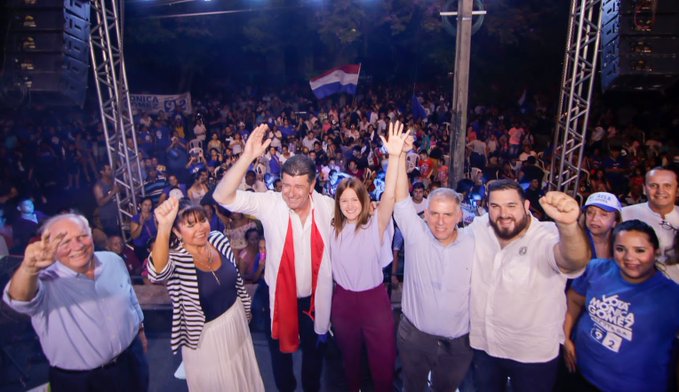 Efraín Alegre y Soledad Núñez mostraron su fuerza en Asunción