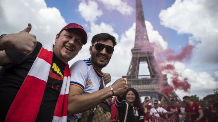 Los hinchas de Real Madrid y Liverpool ya calientan en las calles de París