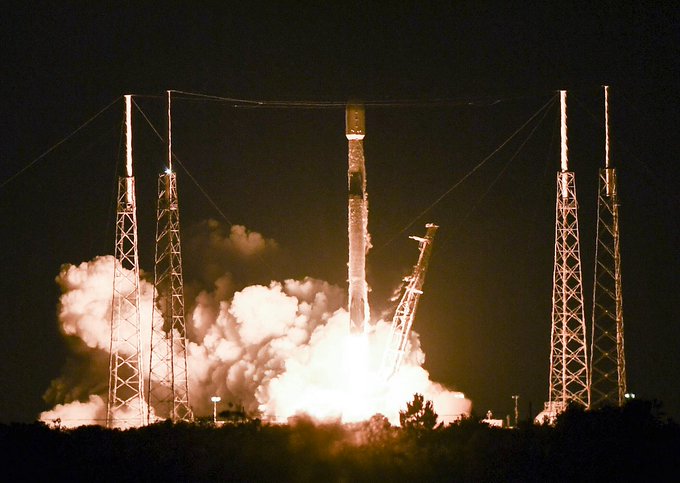 SpaceX pone en órbita 21 satélites de las compañías Iridium y OneWeb