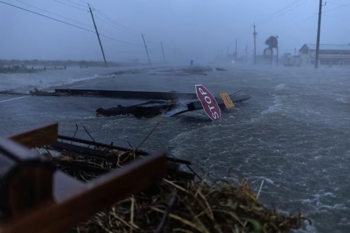Al menos dos muertos tras el paso del huracán Beryl en EEUU