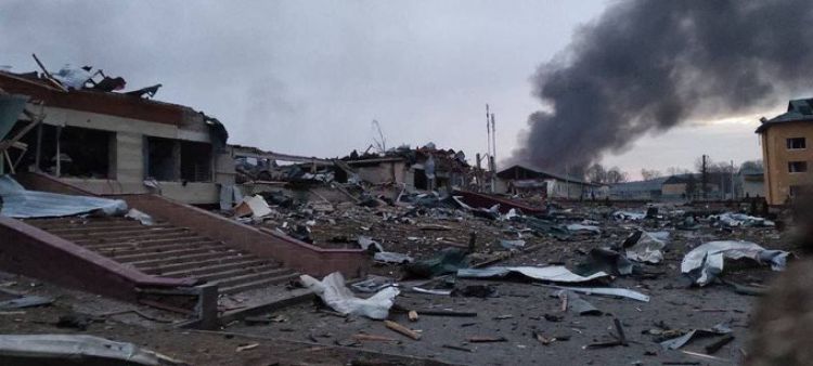 Ucrania: Ejército ruso bombardeó una base militar en Lviv y dejó al menos 35 muertos