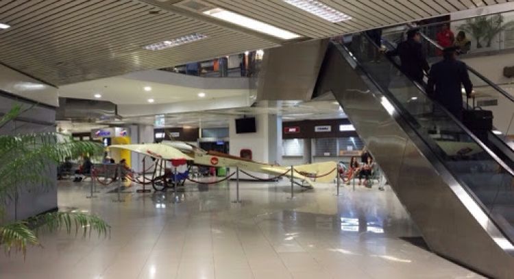 Detienen a pareja que habría intentado burlar controles con test falsos en aeropuerto