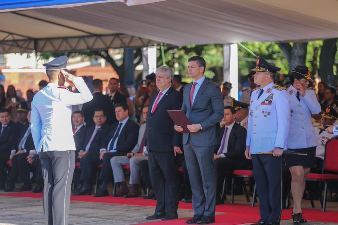 Santi participó del egreso de 142 nuevos oficiales de la Policía Nacional