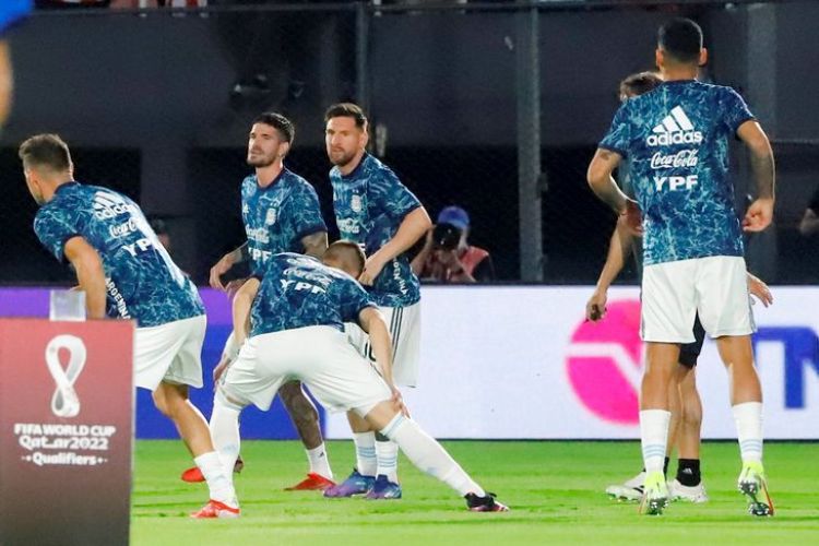 Argentina entrena con dos jugadores en reserva