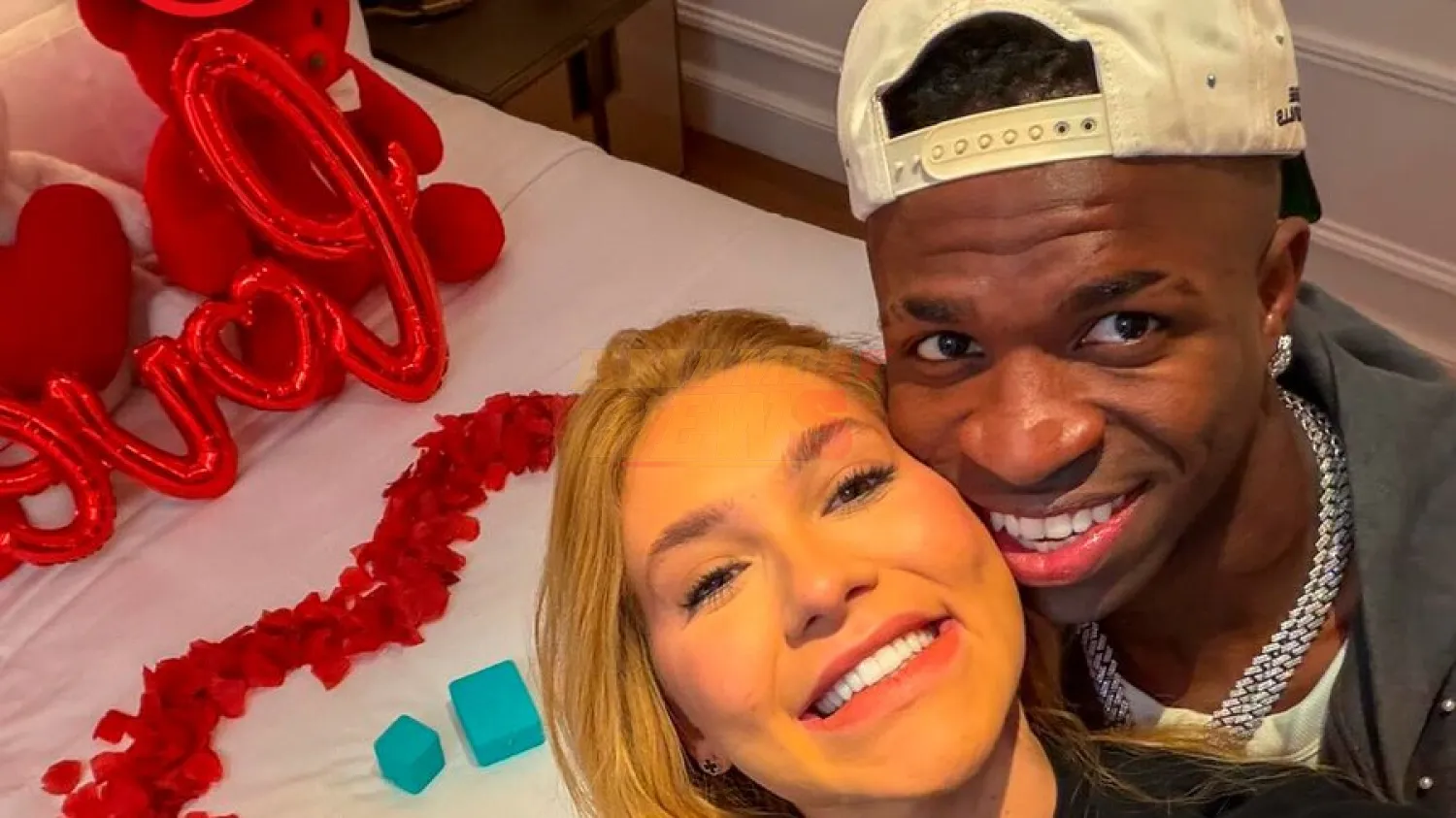 Vinícius asume una relación sentimental con influencer brasileña