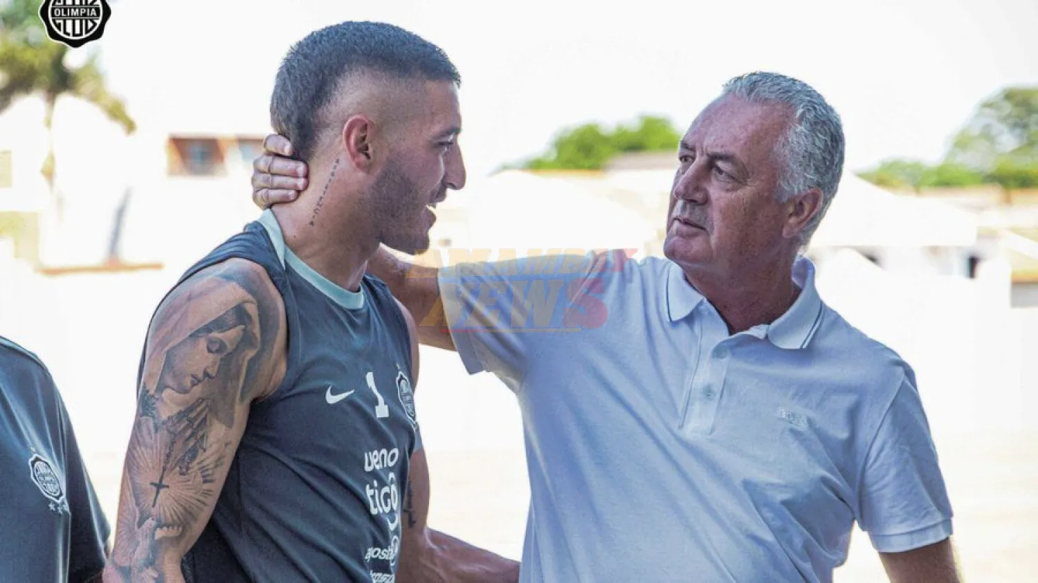 Gustavo Alfaro visitó la práctica de Olimpia