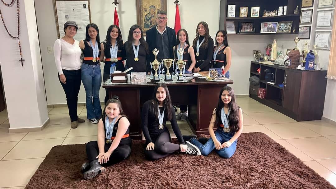 Tras destacada participación en Bariloche alumnas de la escuela de danza visitaron al intendente Ronald Acevedo