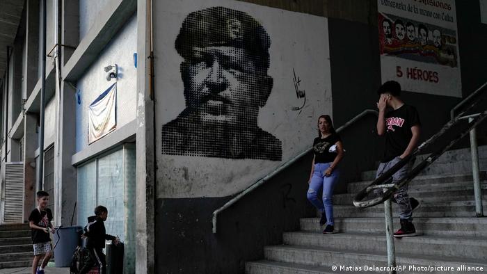 Aliados del chavismo llegan a Caracas por aniversario de Hugo Chávez