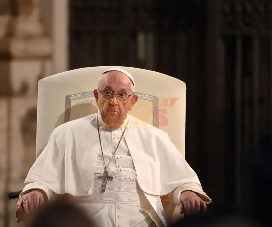 Una neumonía bilateral descubierta en el hospital complica el cuadro clínico del papa