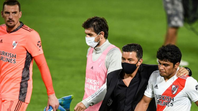 Alarma en River Plate por brote de contagios previo al clásico