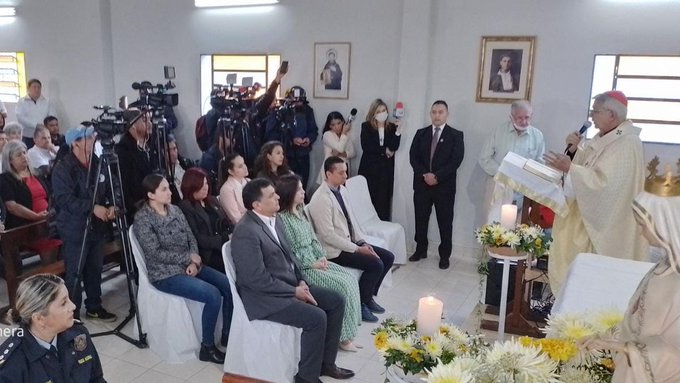 Cardenal reza por los privados de su libertad ante la Virgen de la Merced
