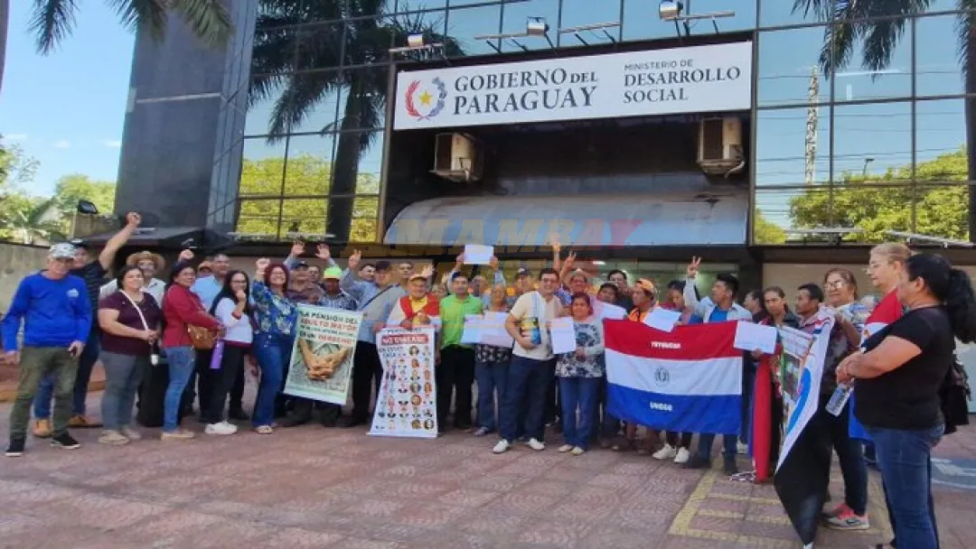 Coordinadora de Adultos Mayores exige renuncia de ministro Tadeo Rojas