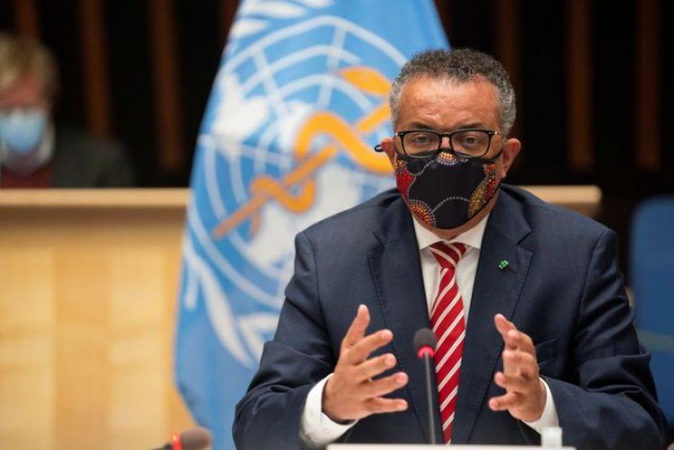 Jefe de la OMS dice que le preocupa la percepción de que la pandemia ha terminado