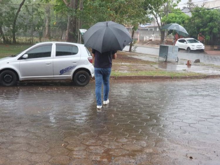 Miércoles caluroso y con lluvias, anuncia Meteorología